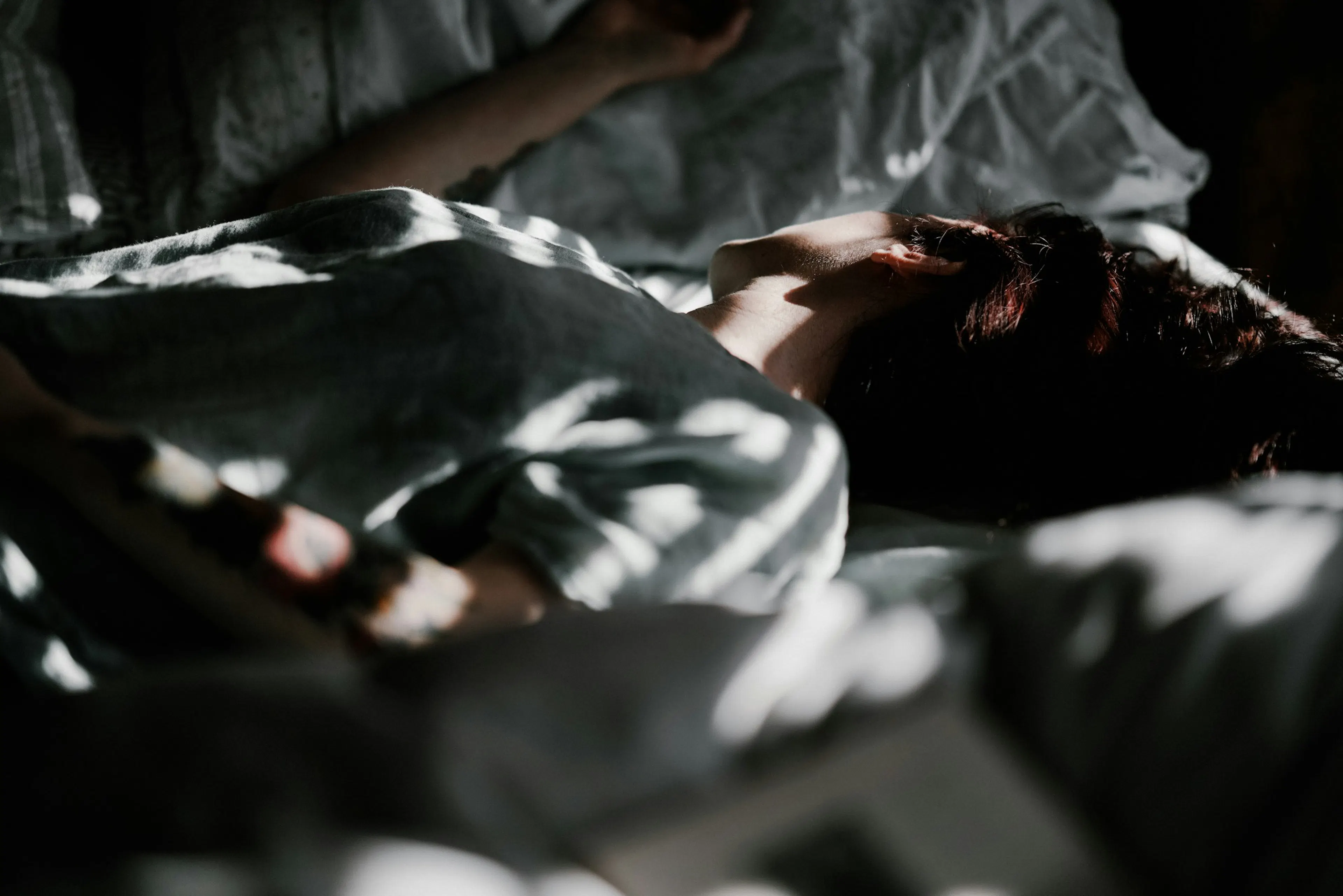 brain wave patterns during NREM and REM sleep stages