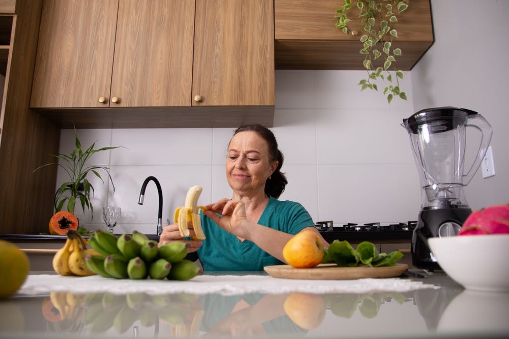 Green and ripe bananas showing differences in resistant starch and sugar content