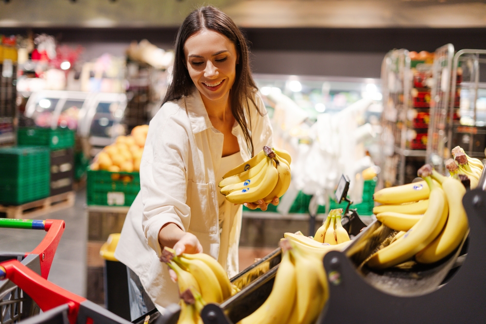 Whole banana showing natural fiber-rich fruit often included in weight loss diets
