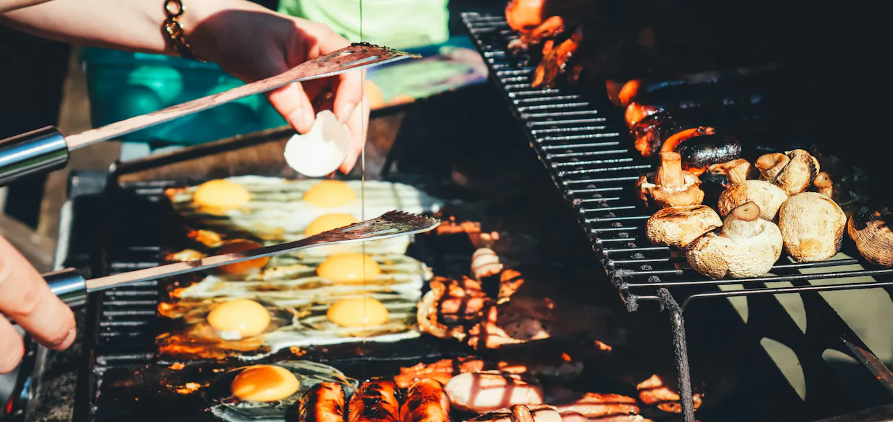High-protein foods including chicken breast, eggs, Greek yogurt, tofu, and lentils