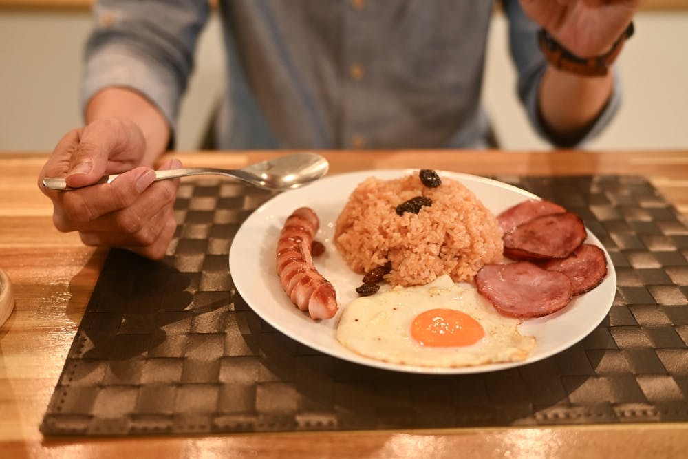 daily carbohydrate intake ranges for general health

