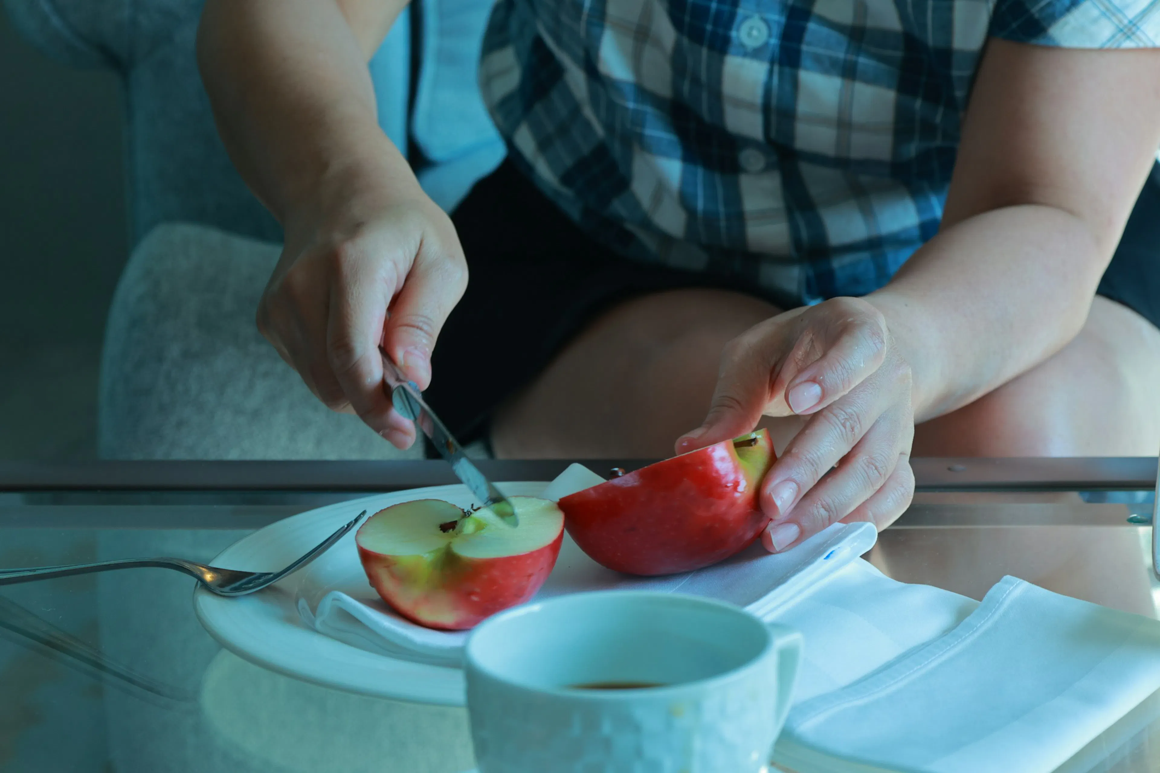 Glycemic index and glycemic load of apples compared with other fruits