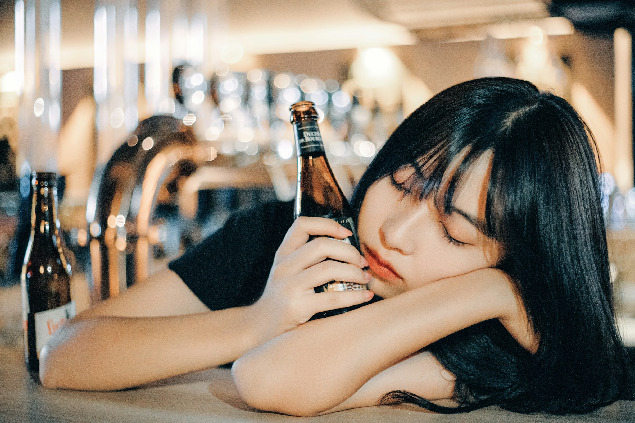How alcohol affects cortisol and melatonin during sleep