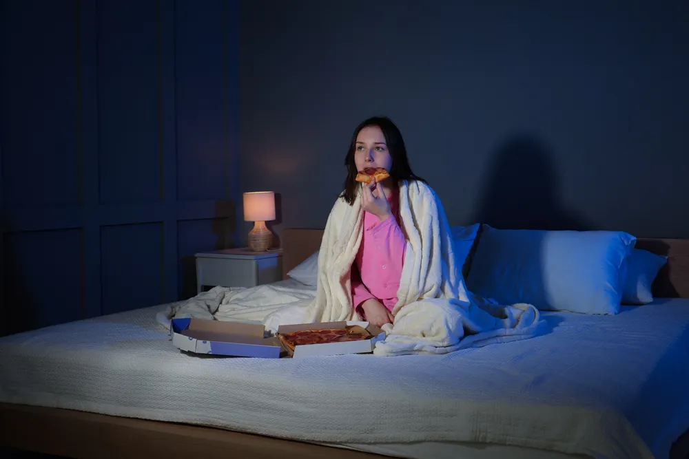 Does Eating at Night Slow Your Metabolism