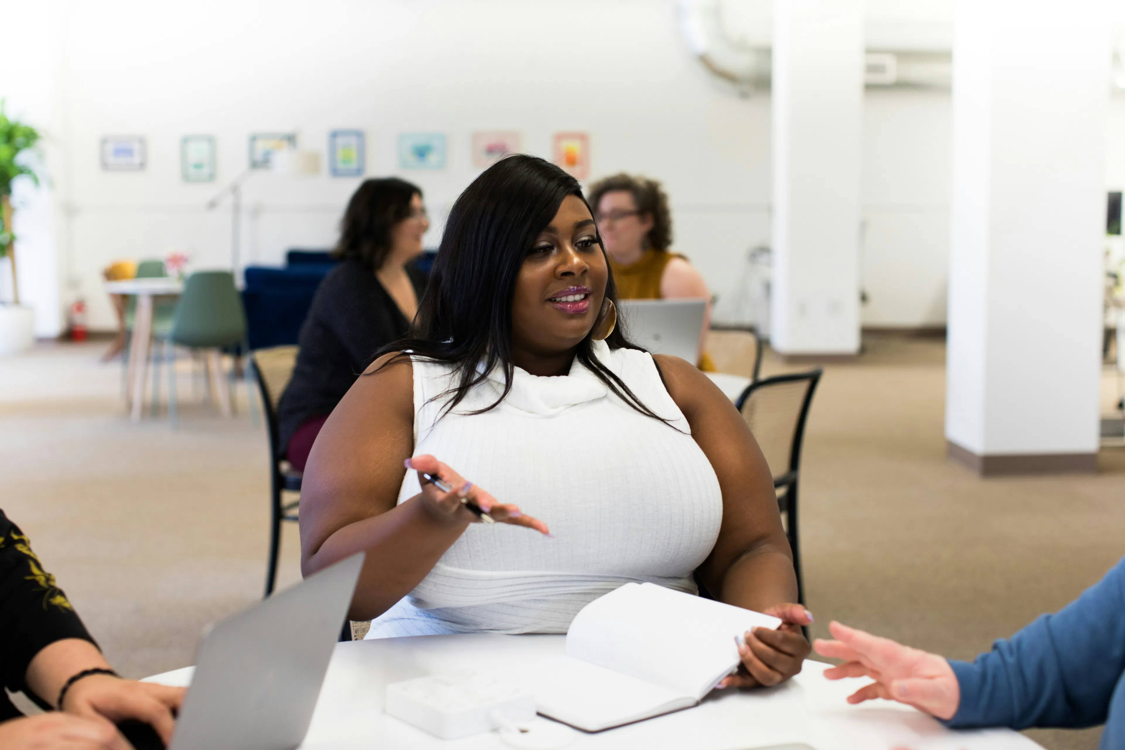 An image showing a woman living with PMOS discussing how she is using peptide to manage PMOS