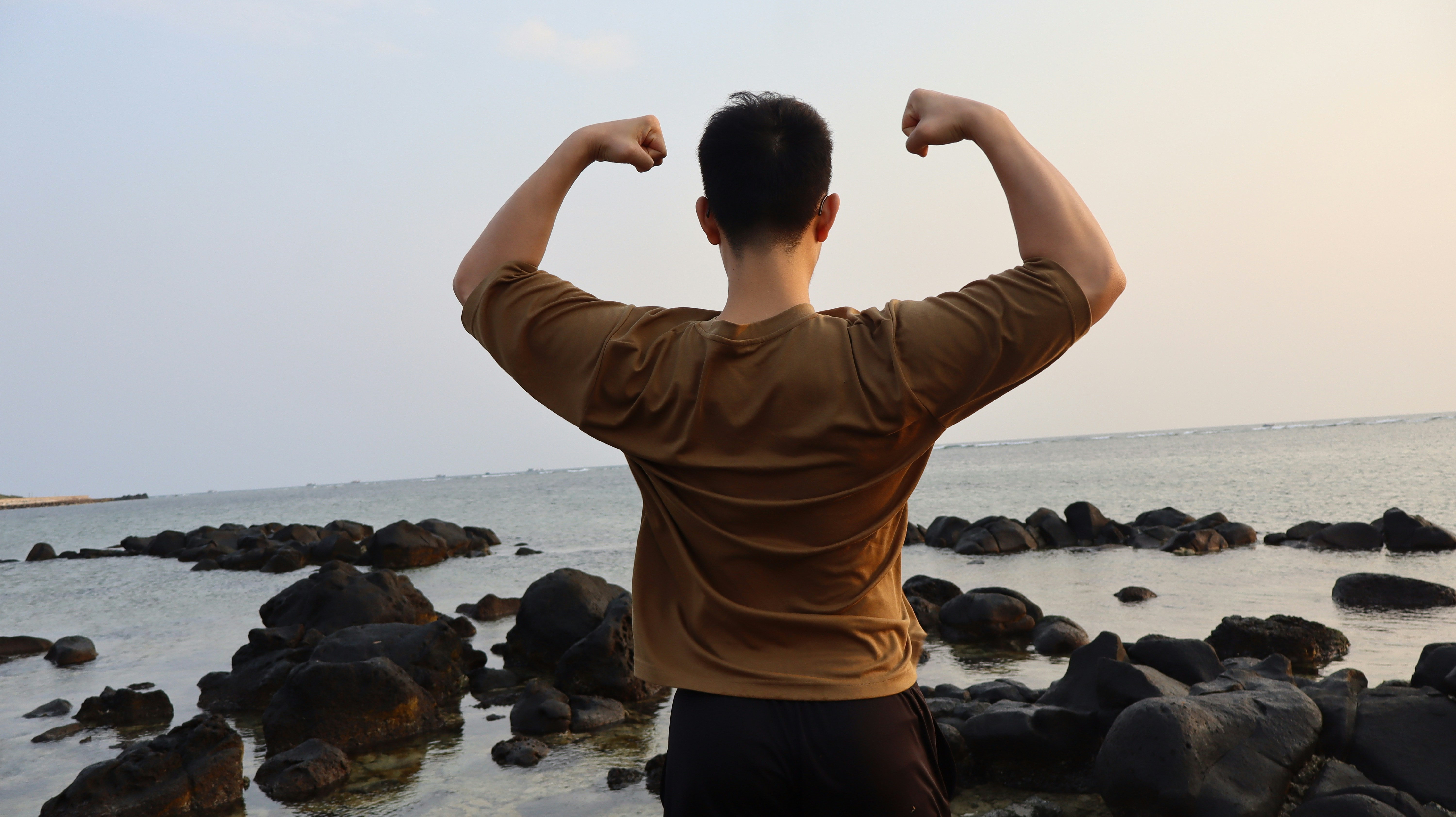 man in his 30s performing resistance training to preserve bone mineral density while on GLP-1 metabolic therapy