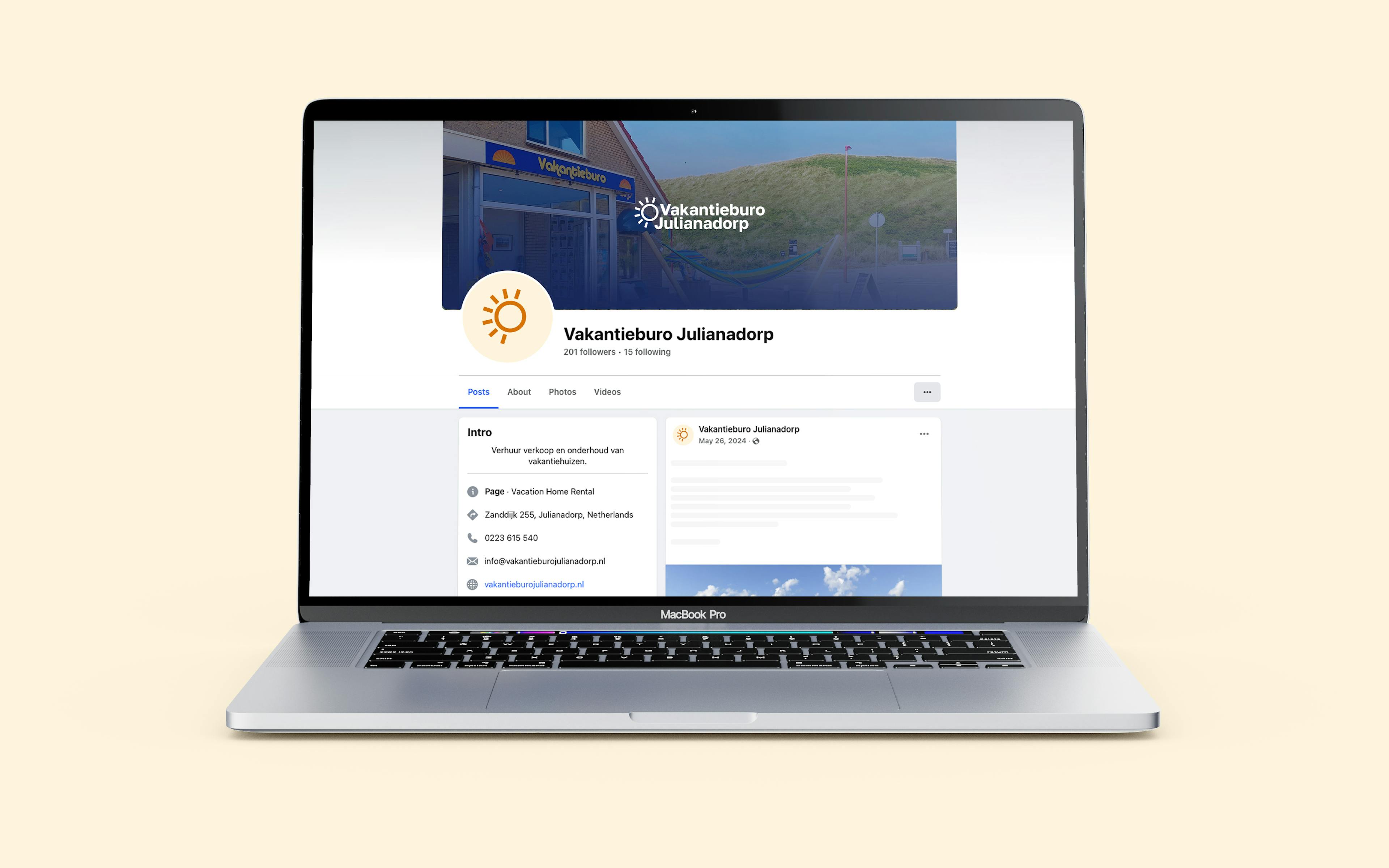 Laptop met Facebook profiel pagina