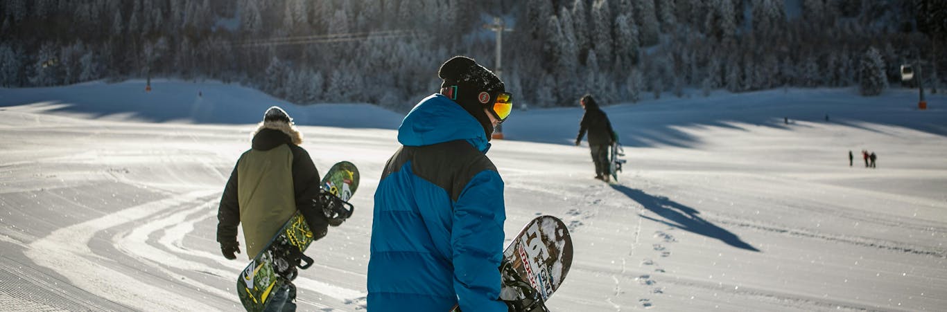 People skiing