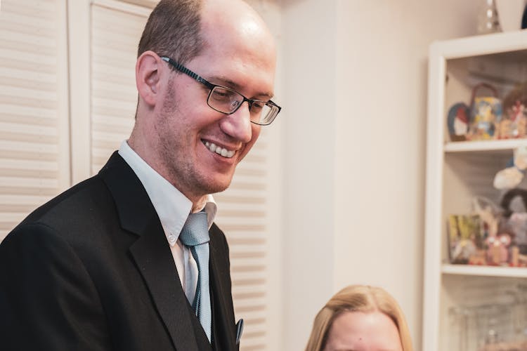 Michael Kern stellt einen Wein vor