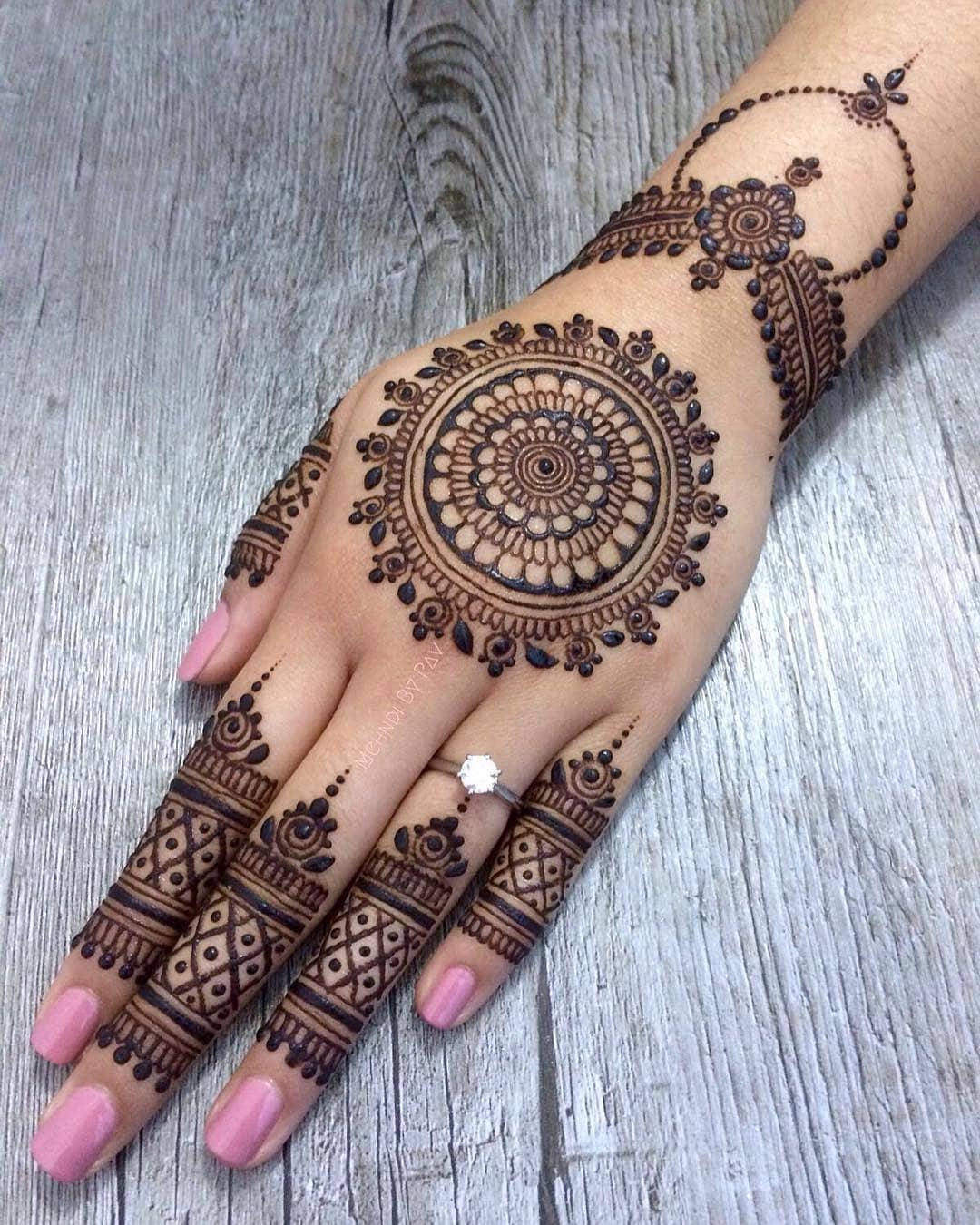 25 Simple Mehndi Designs for Festival You Must Check