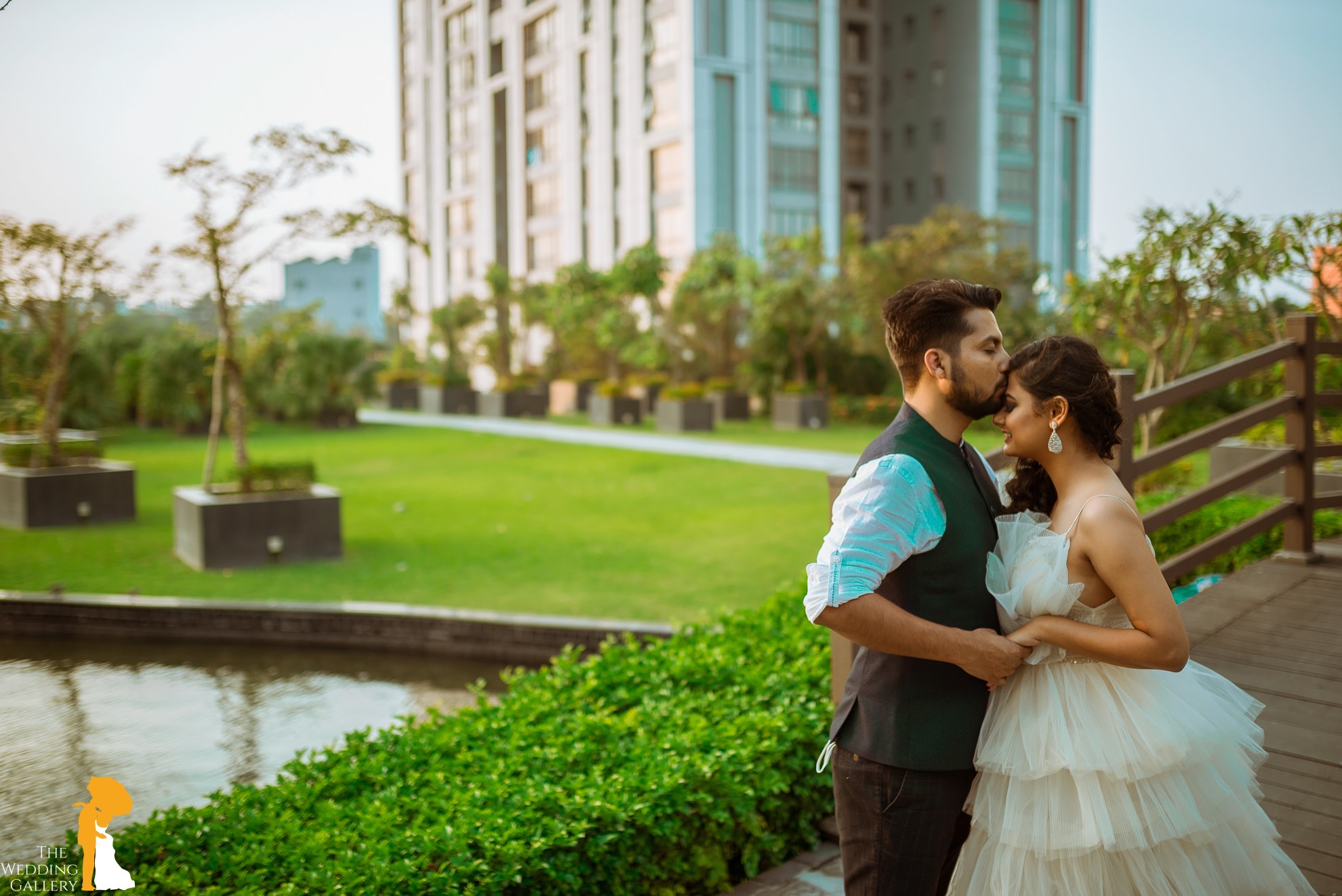 Unveiling Love: A 10-Step Guide to Captivating Pre-Wedding Photoshoots