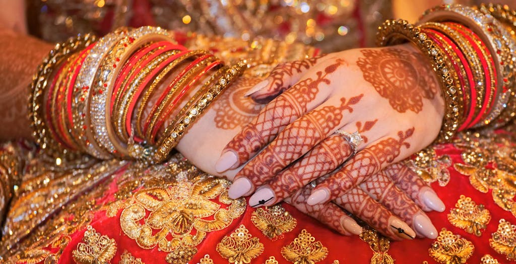 Simple Bridal Mehendi Design For Back Side