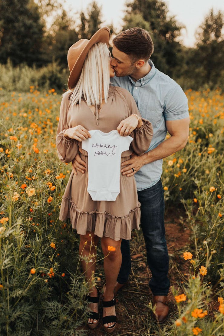 Creative Maternity Photography Poses Ideas in 2022