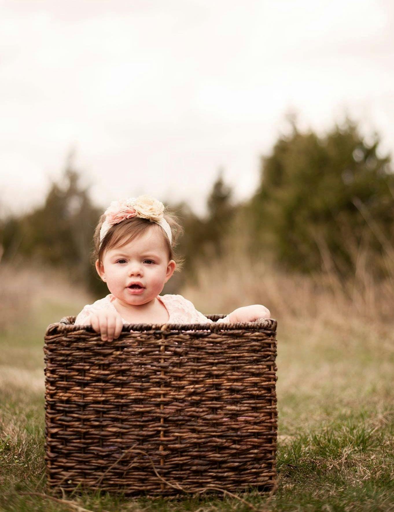 baby photoshoot ideas outdoor