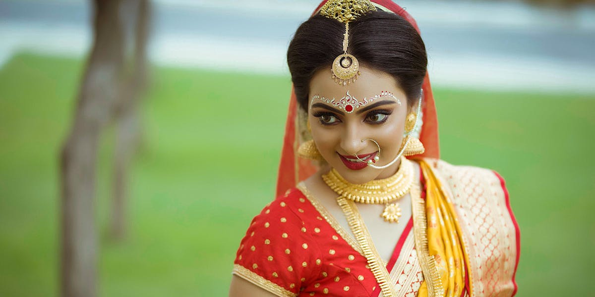 Traditional Bengali Bridal Jewellery Collections You Need To Know - blog poster