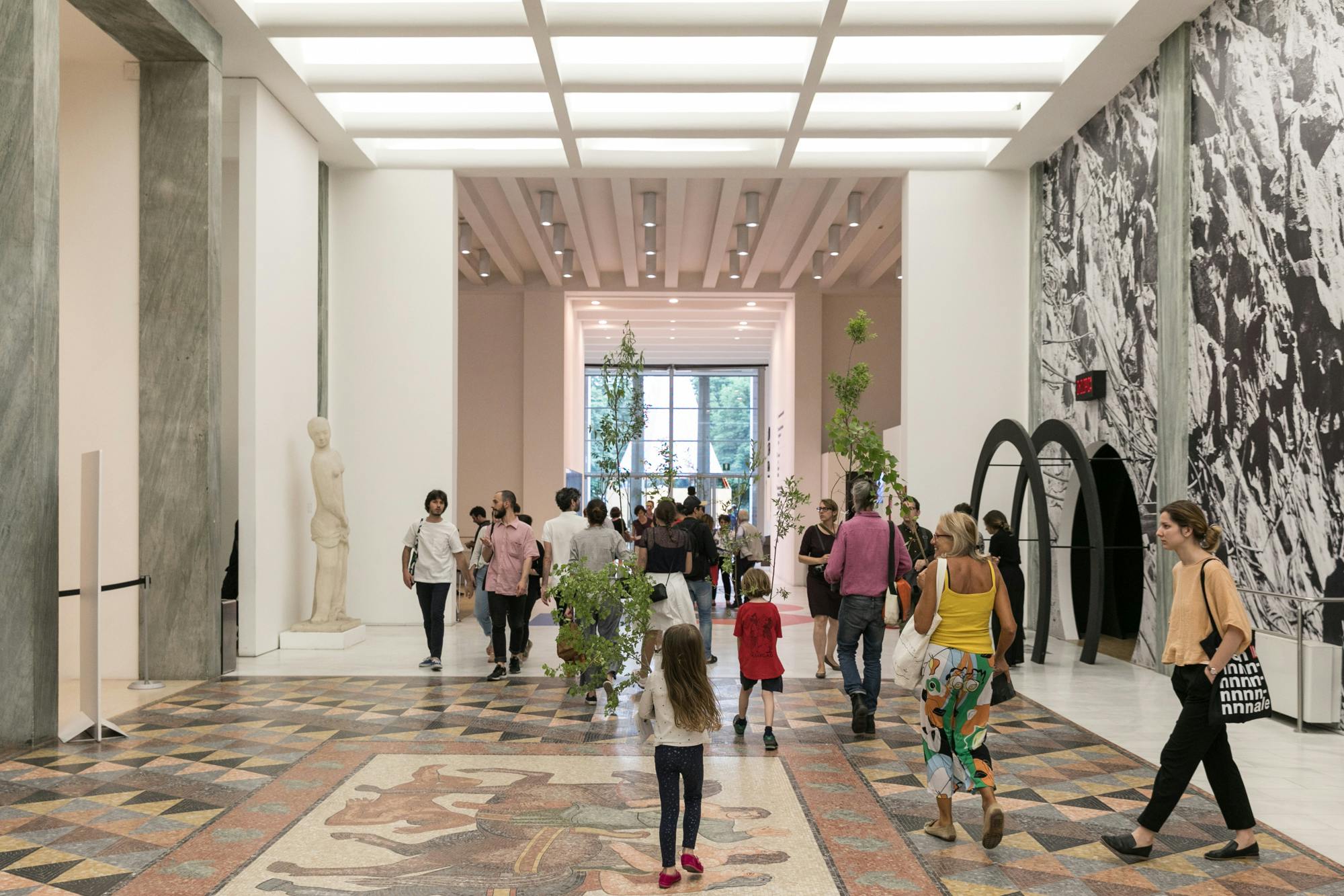 Foto veduta atrio di Triennale Milano