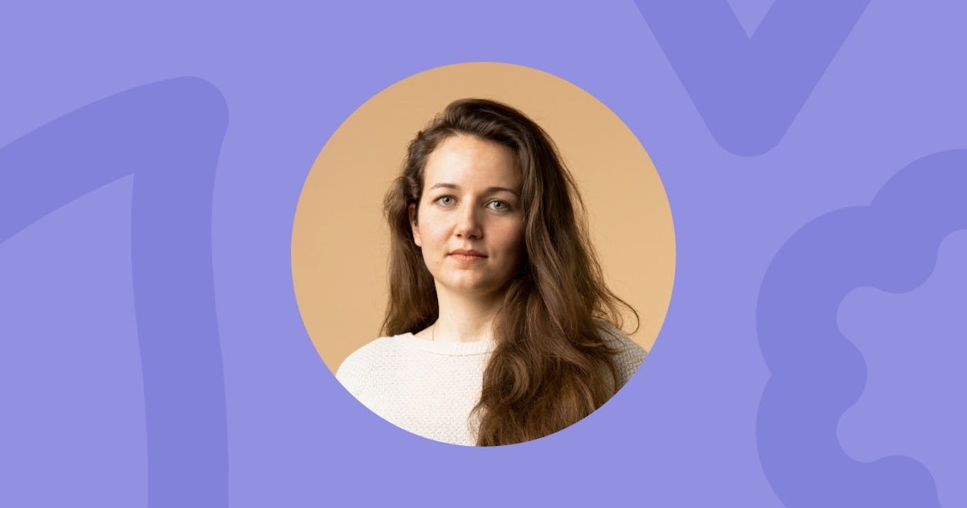 Round portrait of Vanessa Sigl on purple background