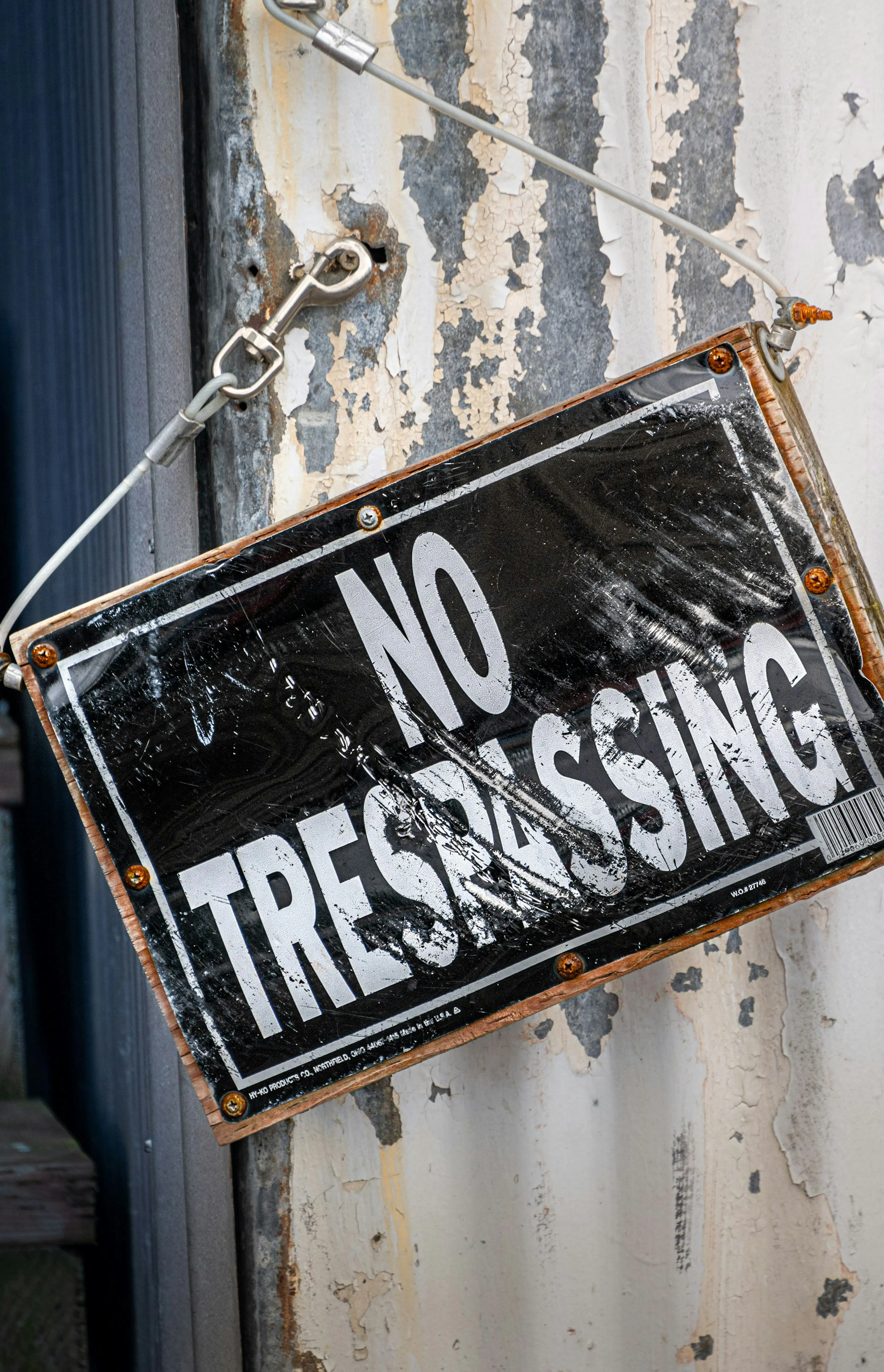 A no tressing sign hanging on a door