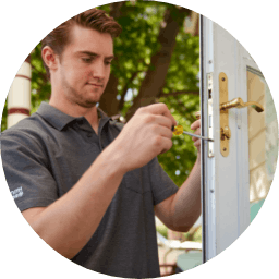 Minute Key locksmith fixing a door