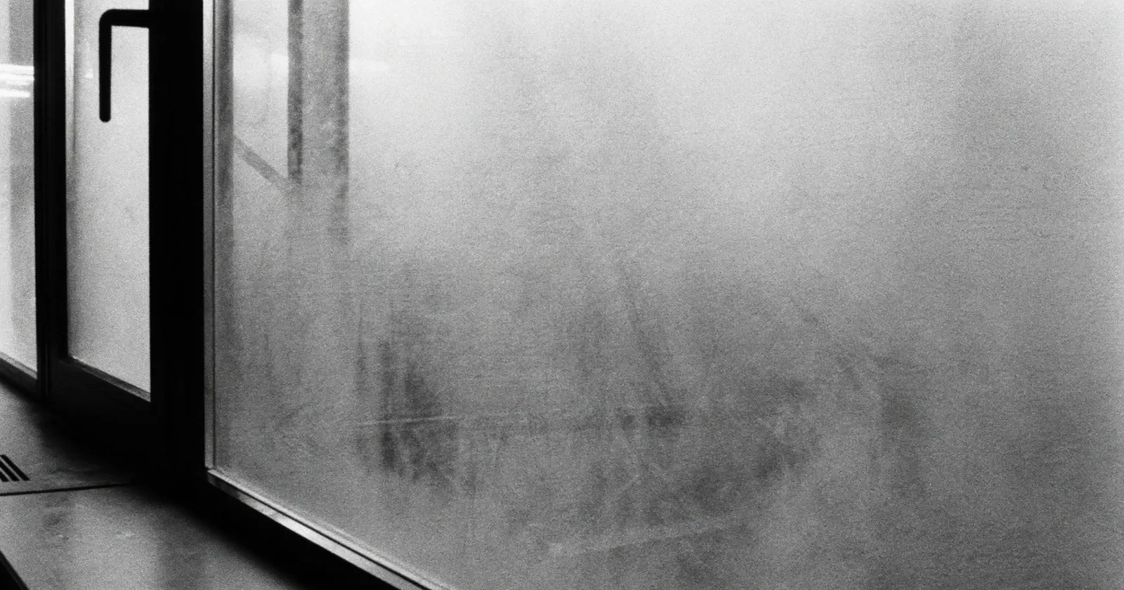 Fogged observation window, paradox of experience in an SME, contemplative black and white