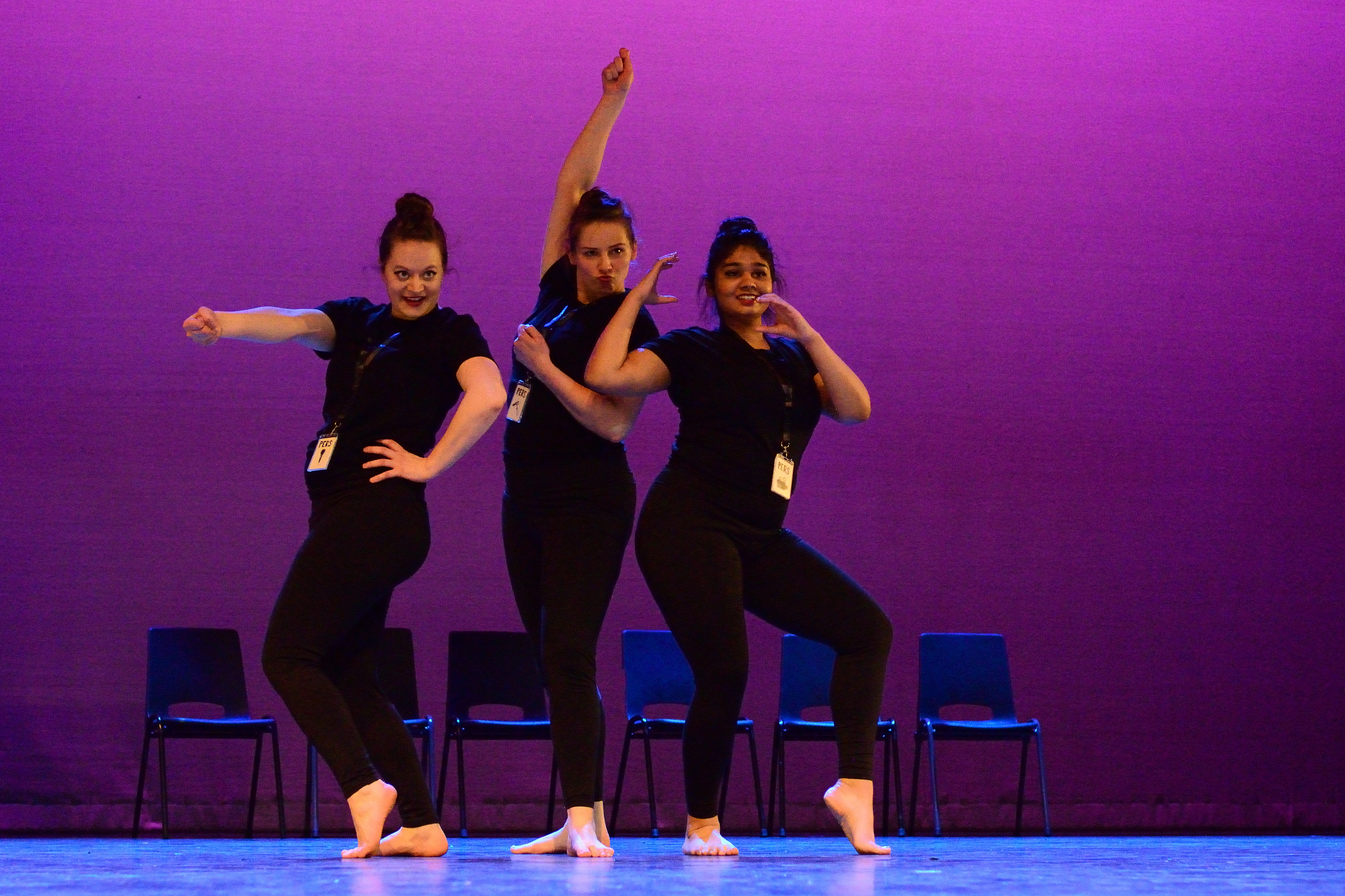 Dansers van Balletstudio Mirjam Ouwerkerk op het podium tijdens onze jaarlijkse voorstelling in het theater in Alphen aan den Rijn. 