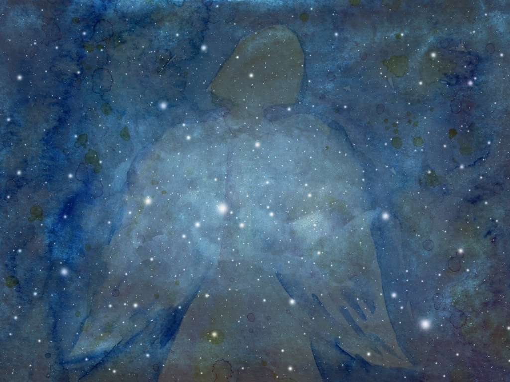 Silhouette eines Engels vor dunkelblauem Nachthimmel mit hellen sternenpunkten.