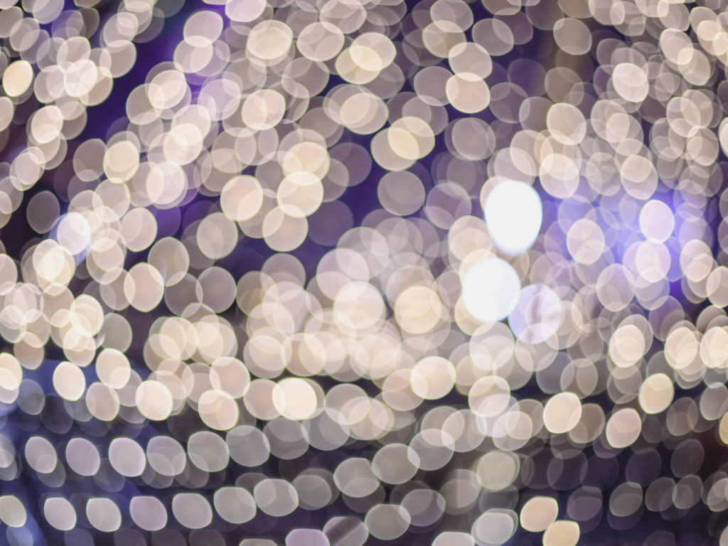 silbern glitzernde Lichter überall