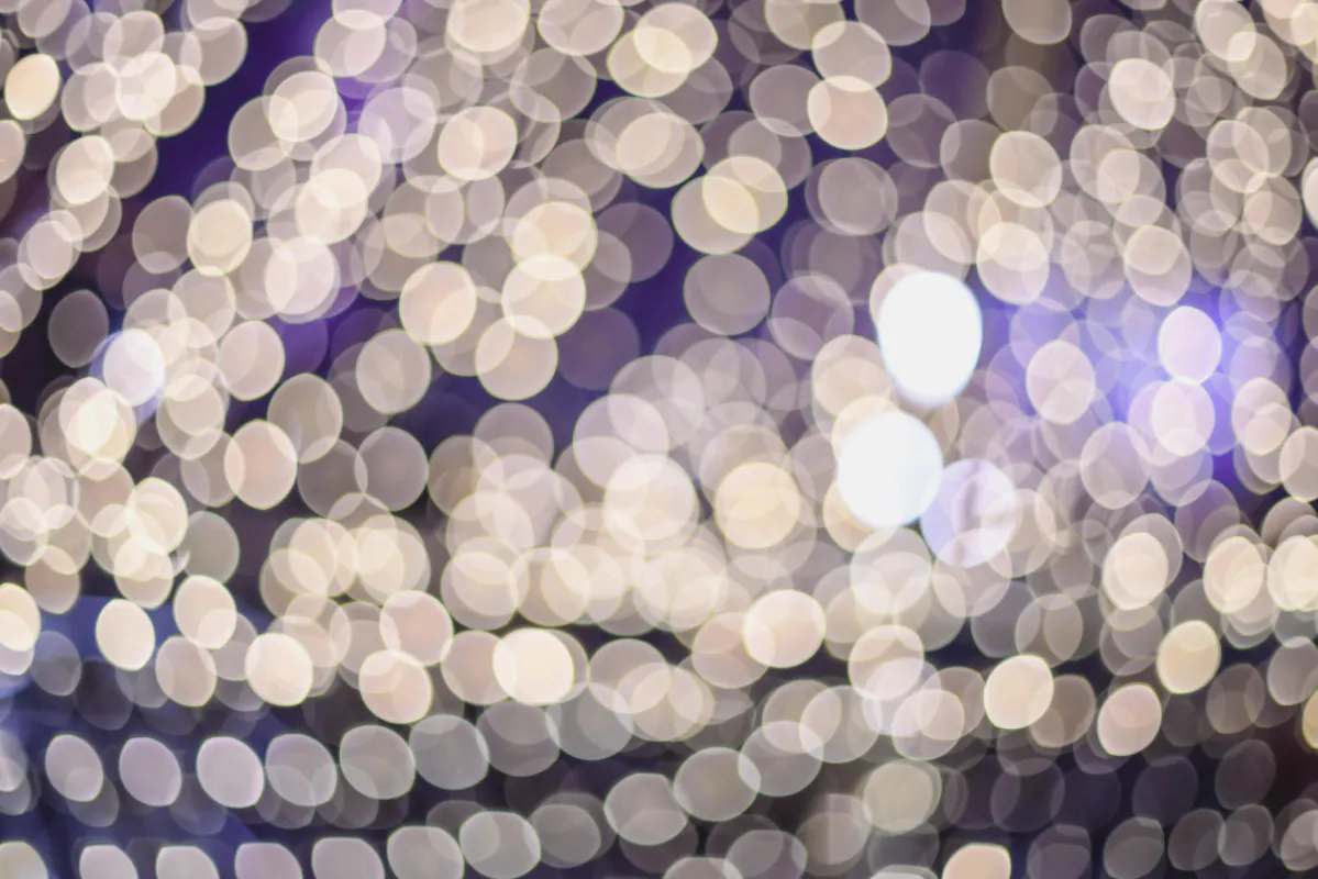 silbern glitzernde Lichter überall