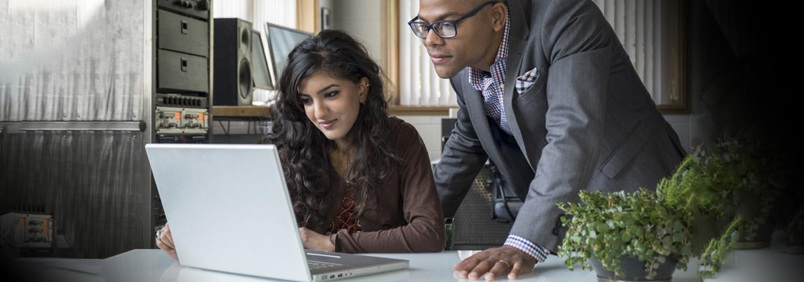 2 people looking at laptop screen