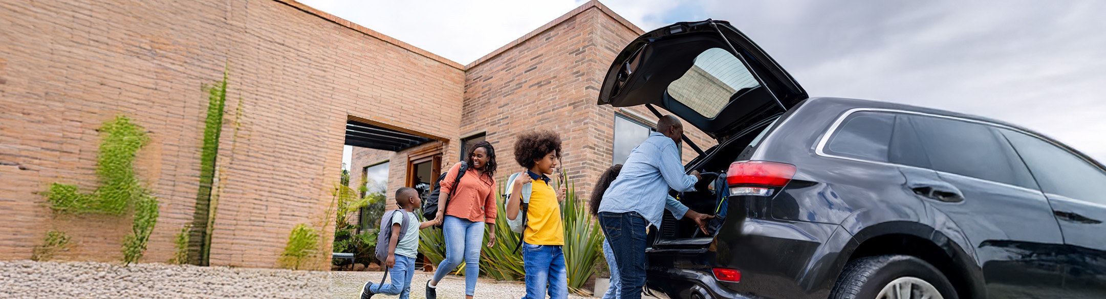 Family packing car for holiday road trip