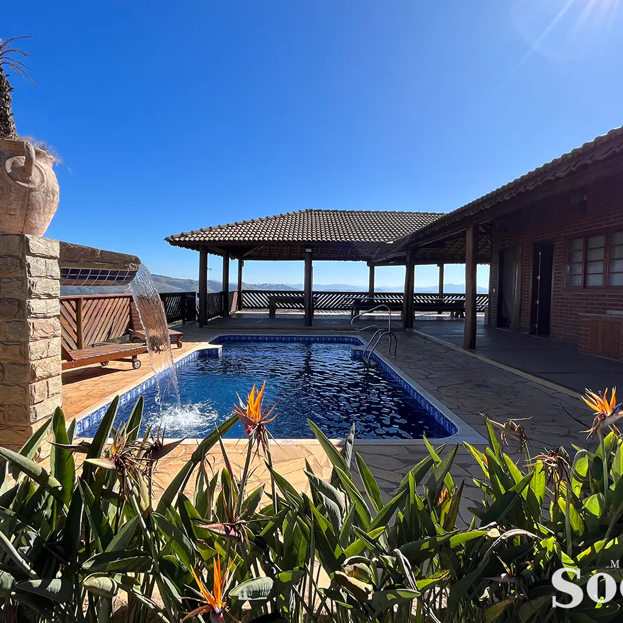 Piscina e área de lazer