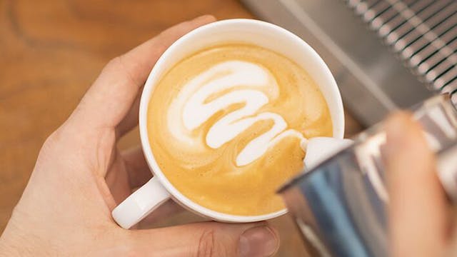 Werden Sie zum Profi-Barista – mit der La Specialista von De’Longhi.