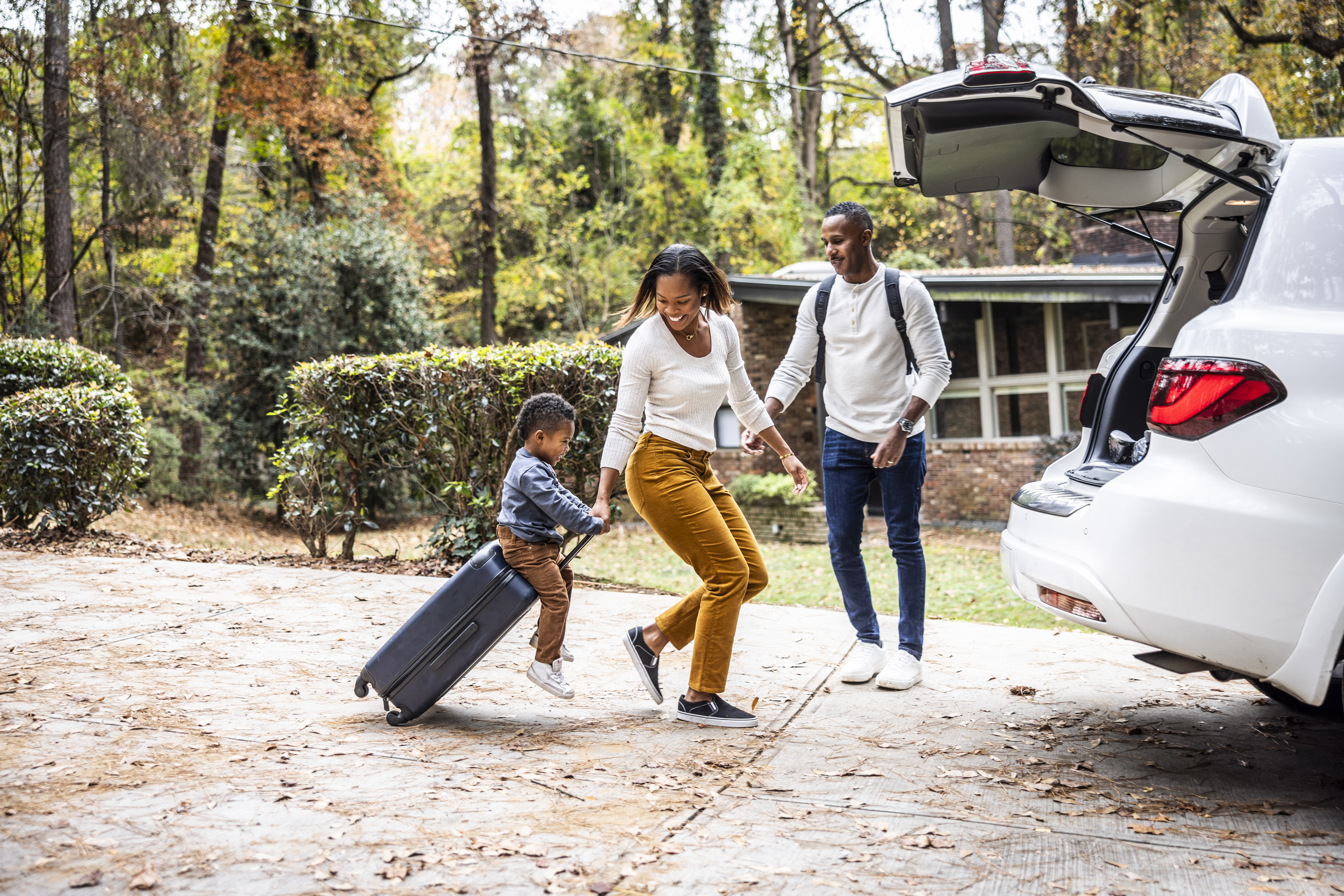 Family packing the car up for their holiday