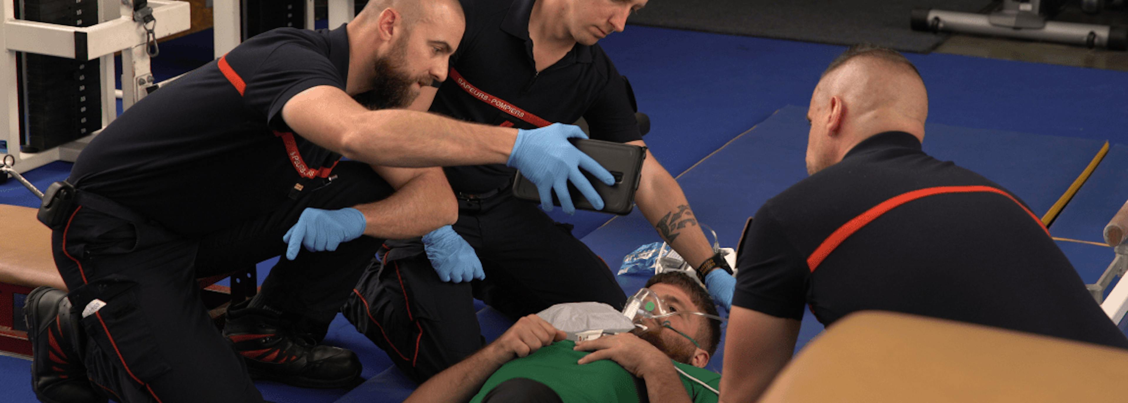 Démonstration d'une prise en charge d'une personne sourde ou malentendante avec l'application MC ASSIST lors d'une intervention des sapeurs-pompiers.