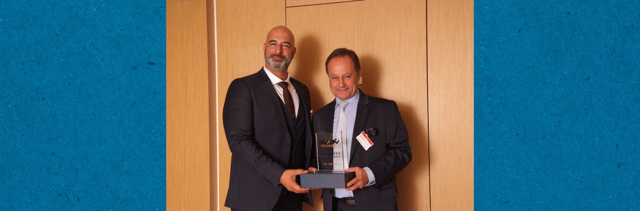 Remise du prix Territoires des TSM 2022 par Christophe Villotta de la MNT au président délégué du CD91