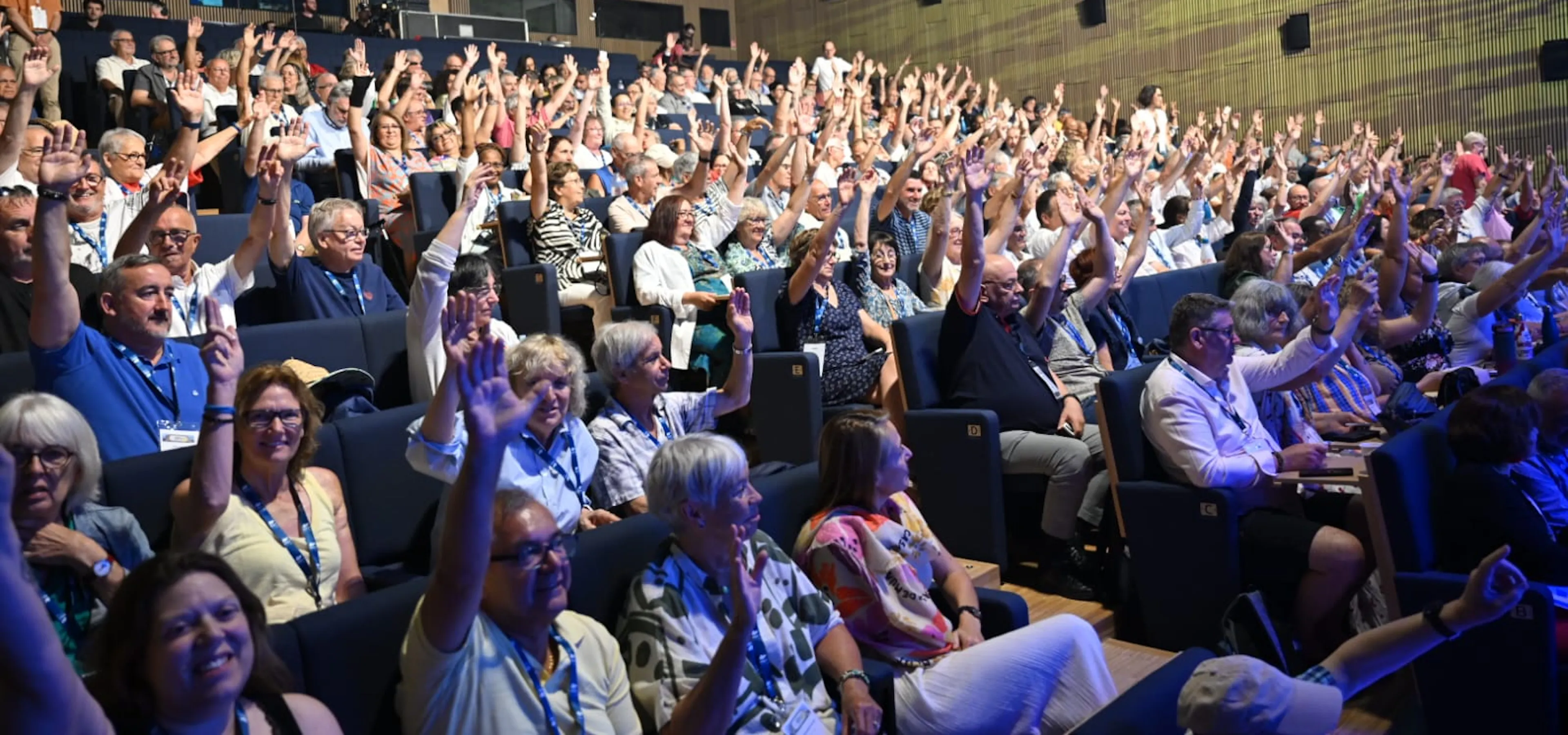 Vote à main levée à l'AG MNT 2026 à Nîmes