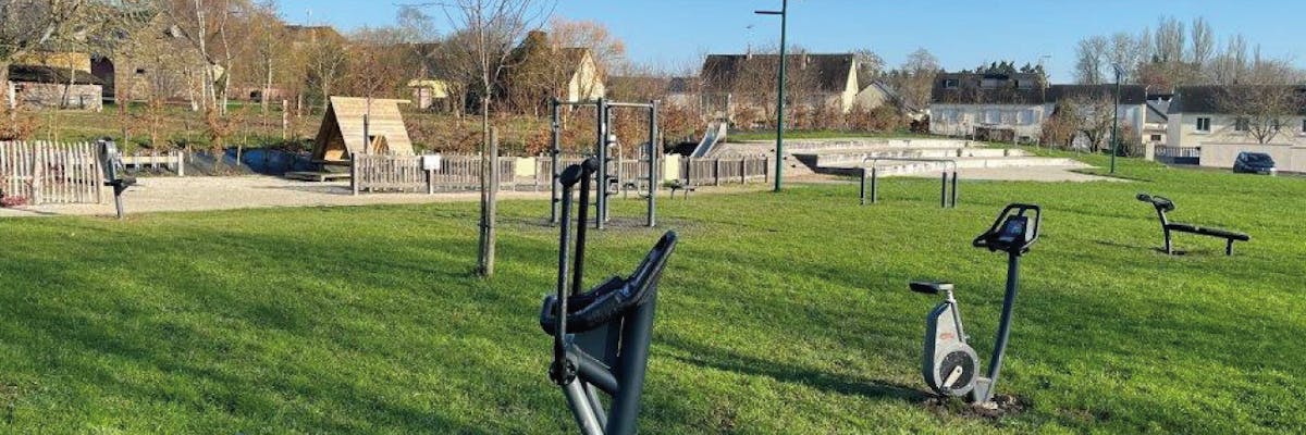 L'aire de jeux Kompan à La Roche-Neuville