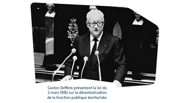 Gaston Deffere présentant la loi du 2 mars 1982 sur la décentralisation de la fonction publique territoriale