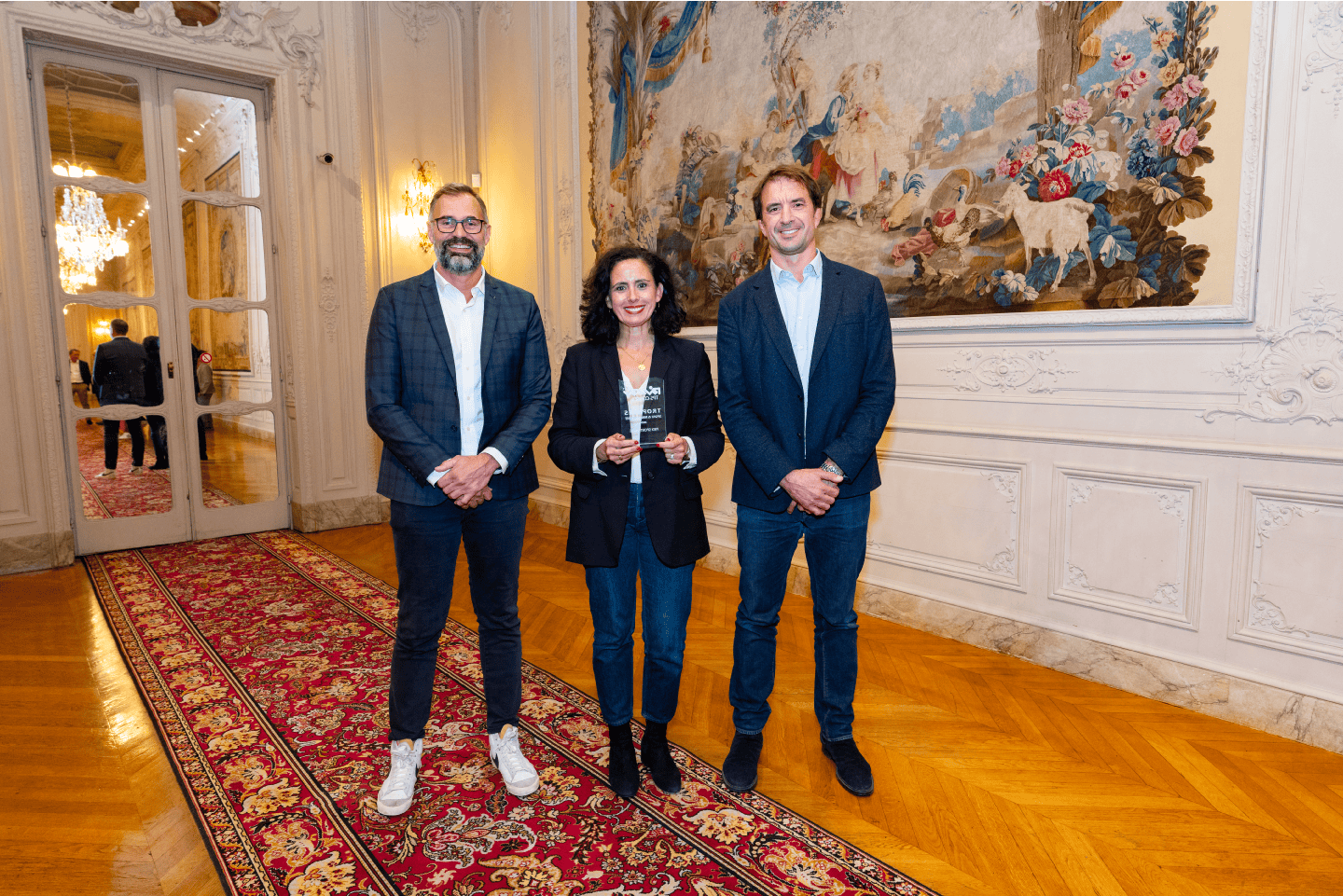 Laurent Adouard (MNT et Groupe VYV) et les représentants du Stade Toulousain