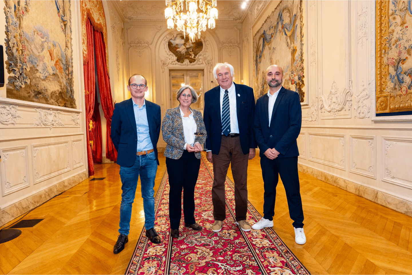 Nicolas Le Boulaire (MNT), les élus de la ville d'Avrillé, et l'ANDES