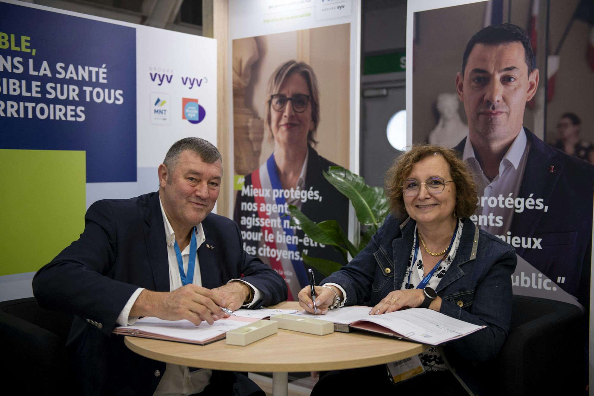 Signature convention partenariat Didier Bée (MNT) et Marilyne Colombo (FFEPGV)