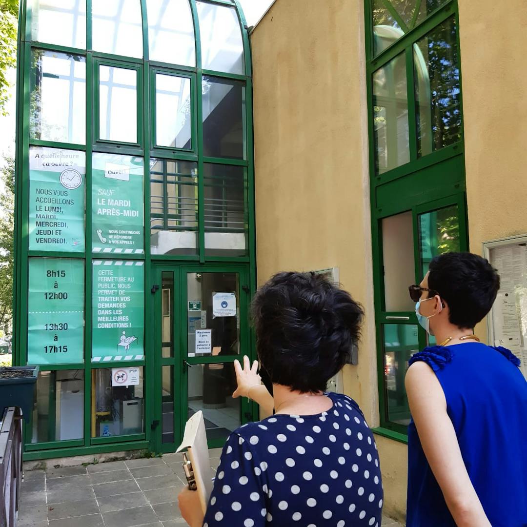 Comment communiquer son offre de services en façade ?