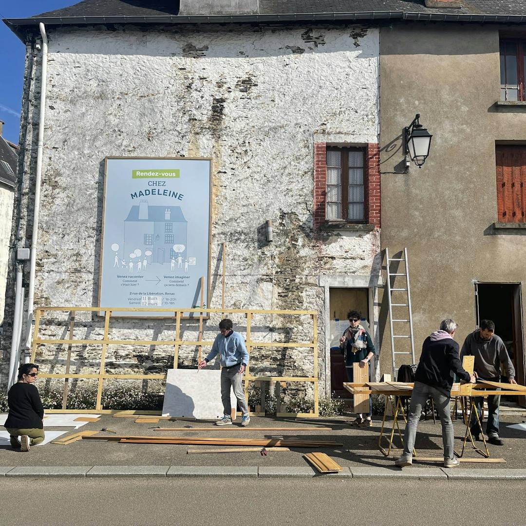 Comment communiquer son offre de services en façade ? 