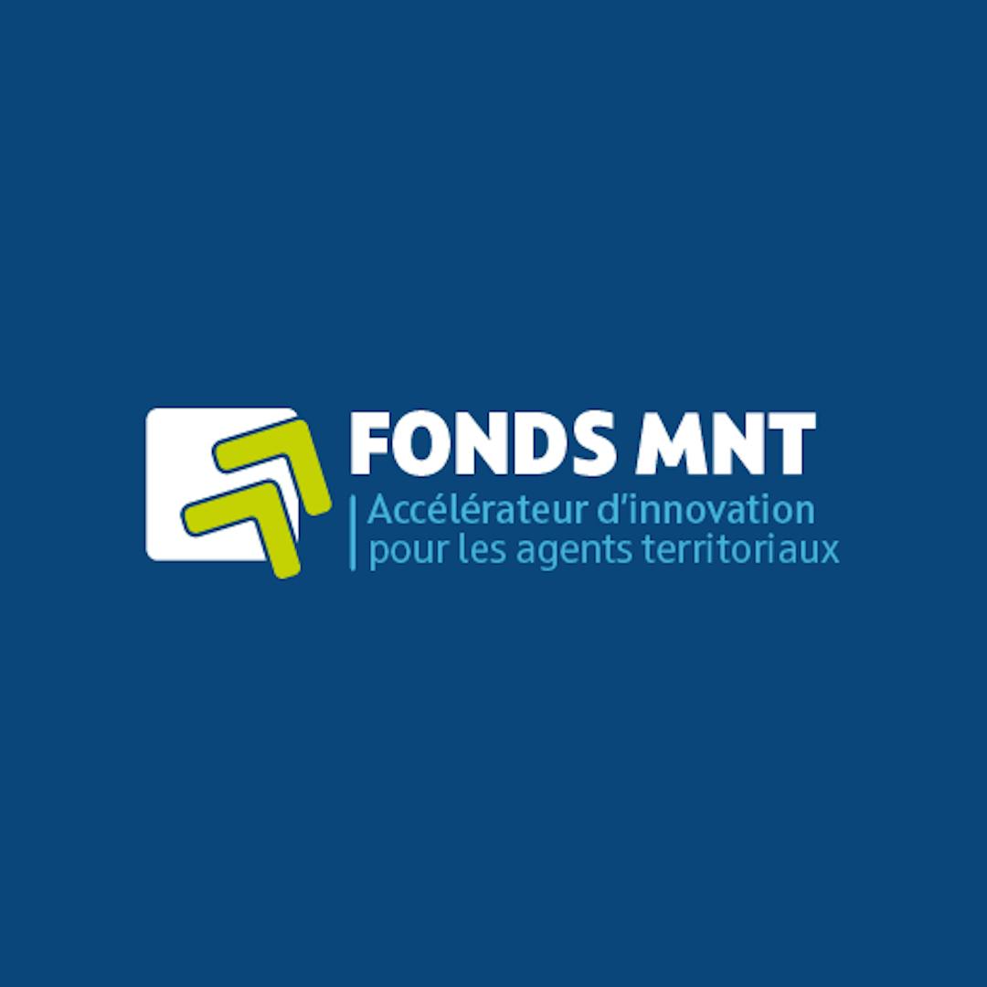Fond bleu avec le logo du Fonds MNT