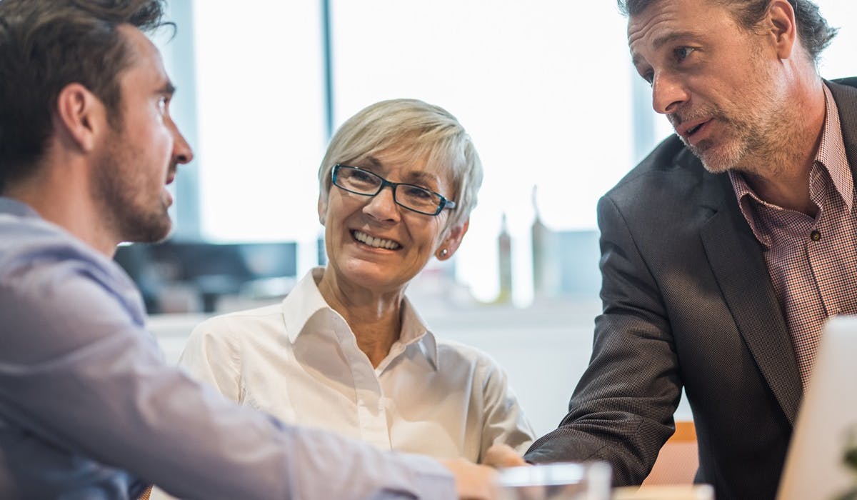 Réunion trois personnes