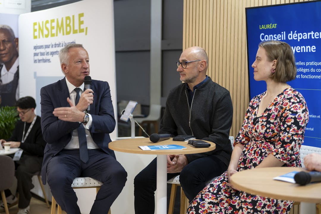 De gauche à droite : Olivier Richefou, président du CD 53, Denis Le Métayer, chef du service restauration, entretien et accueil au CD 53, Alexandrine Kienlen, directrice de l'enseignement au CD 53.