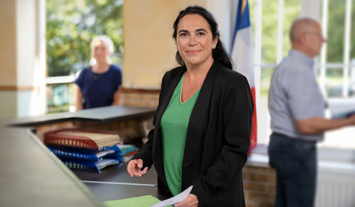 Karine, secrétaire de mairie