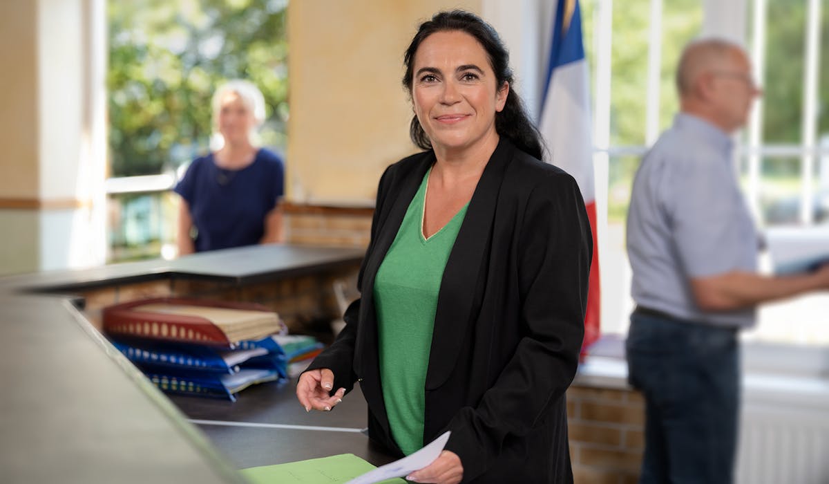 Karine, secrétaire de mairie