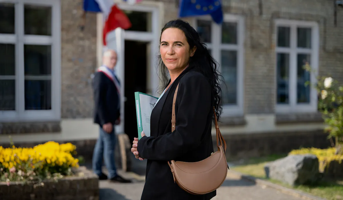 Karine, secrétaire de mairie