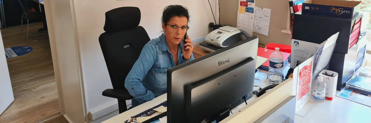 Laurence D, agent d'accueil de la ville d'Houplines